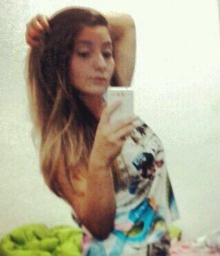 Aquariana, ciumenta, tímida, amorosa, fã, sonhadora, musica,Familia  s2