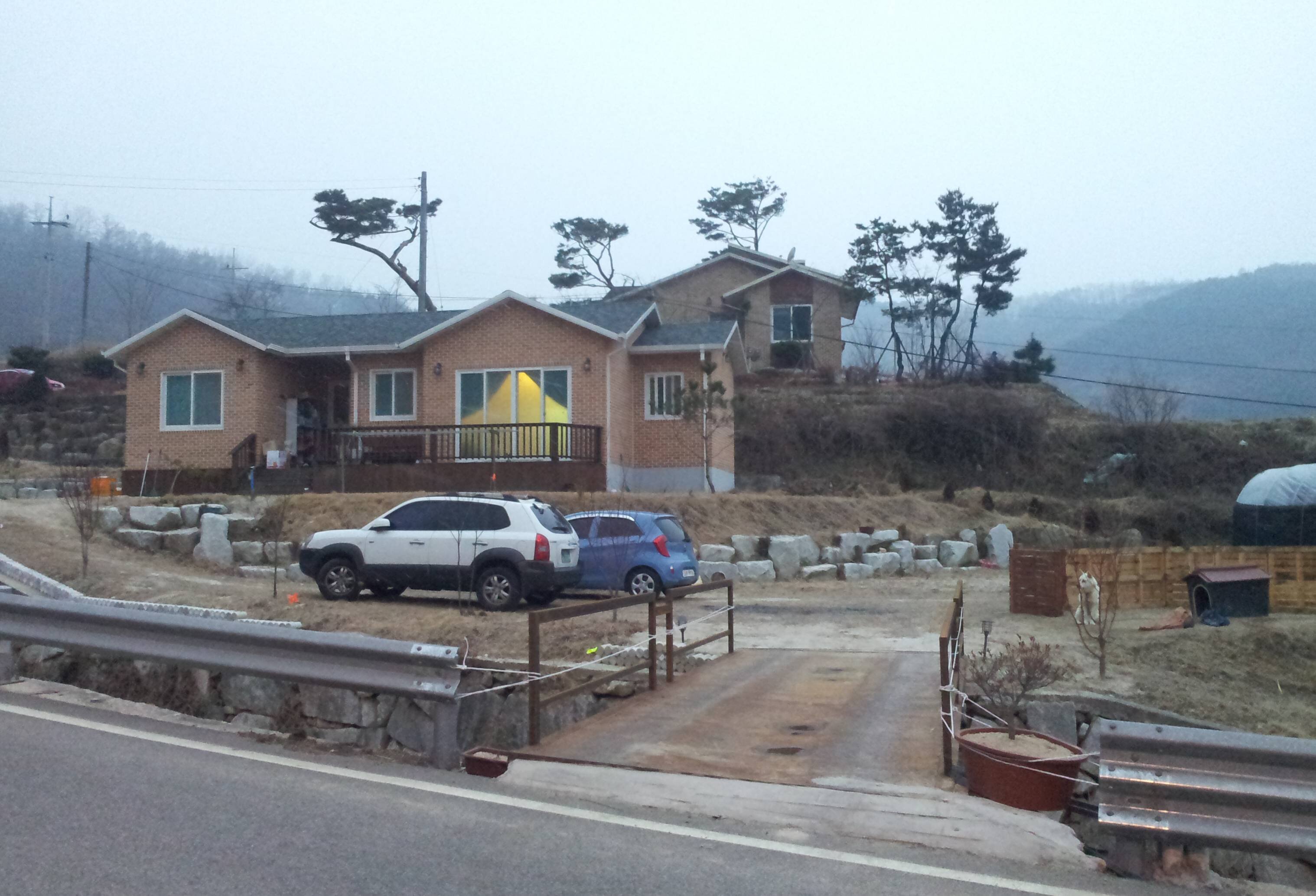 거창에 이사온지 10년 / 여지껏 대구 출퇴근 중 / 멋진 정원 가꾸기 / 사람사는곳에서 자식 키우기