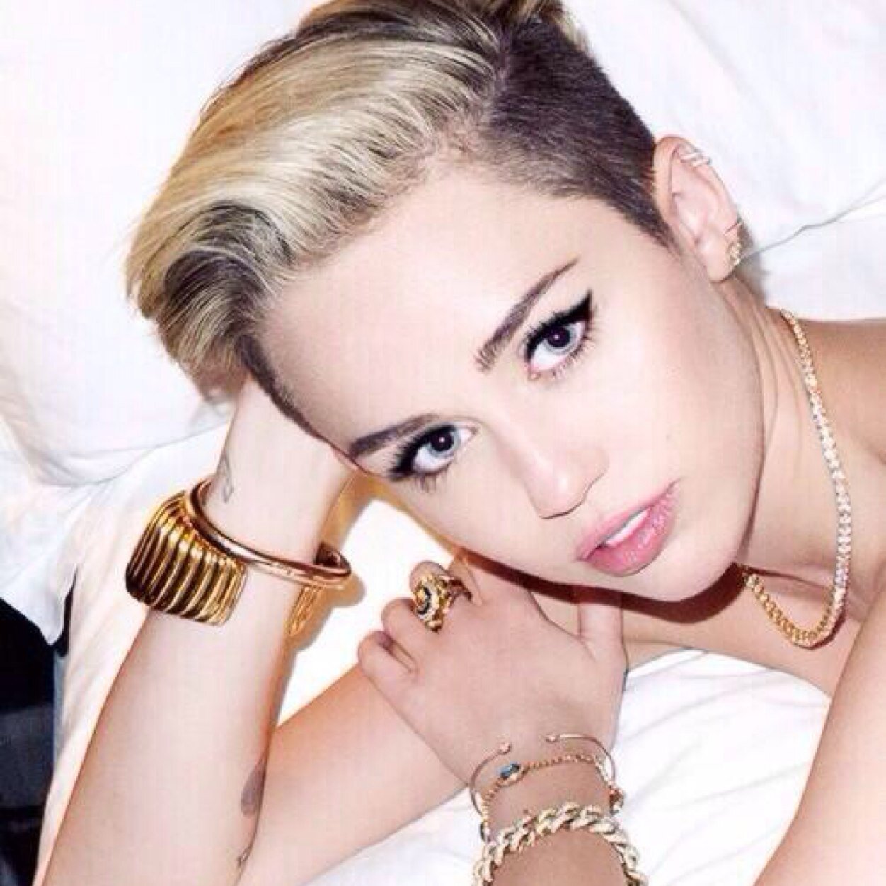 FreeFoollow123's profile picture. NO ME SIGAS EN ESTA CUENTA! SEGUIME EN @RoughWaater DOY FOLLOW BACK :)