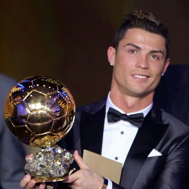 عاشق لمدريد ومحب للنصر ومشجع لليوفي                                                            (فلو باك إذا ما عليك أمر☺♥)