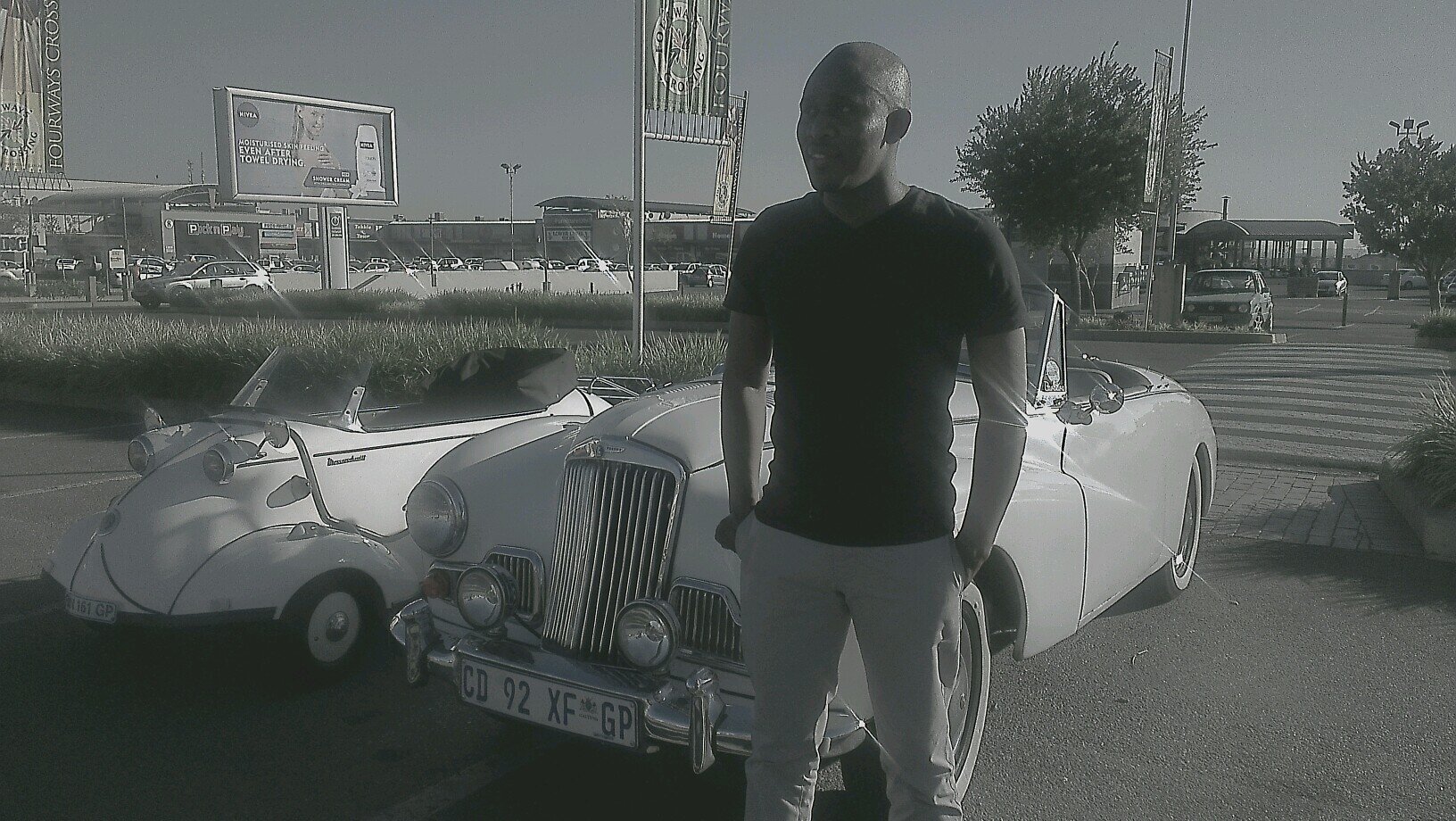 Great minds discuss ideas, average minds discuss event and small minds  discuss people..... I am what I am.