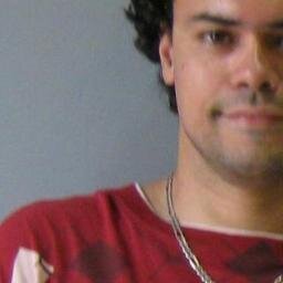 raphaelpolov's profile picture. 🎬 Vivo imaginando historias, analizando películas y viendo la vida como si fuera un guion en construcción.