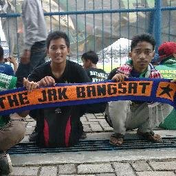 Jika esok aq mati kibarkan bendera PERSEBAYA di depan rumahku .
+kabari sodara qu viking,snex,kabo mania,persik mania di sNA
+mandikan aq dng air suci........