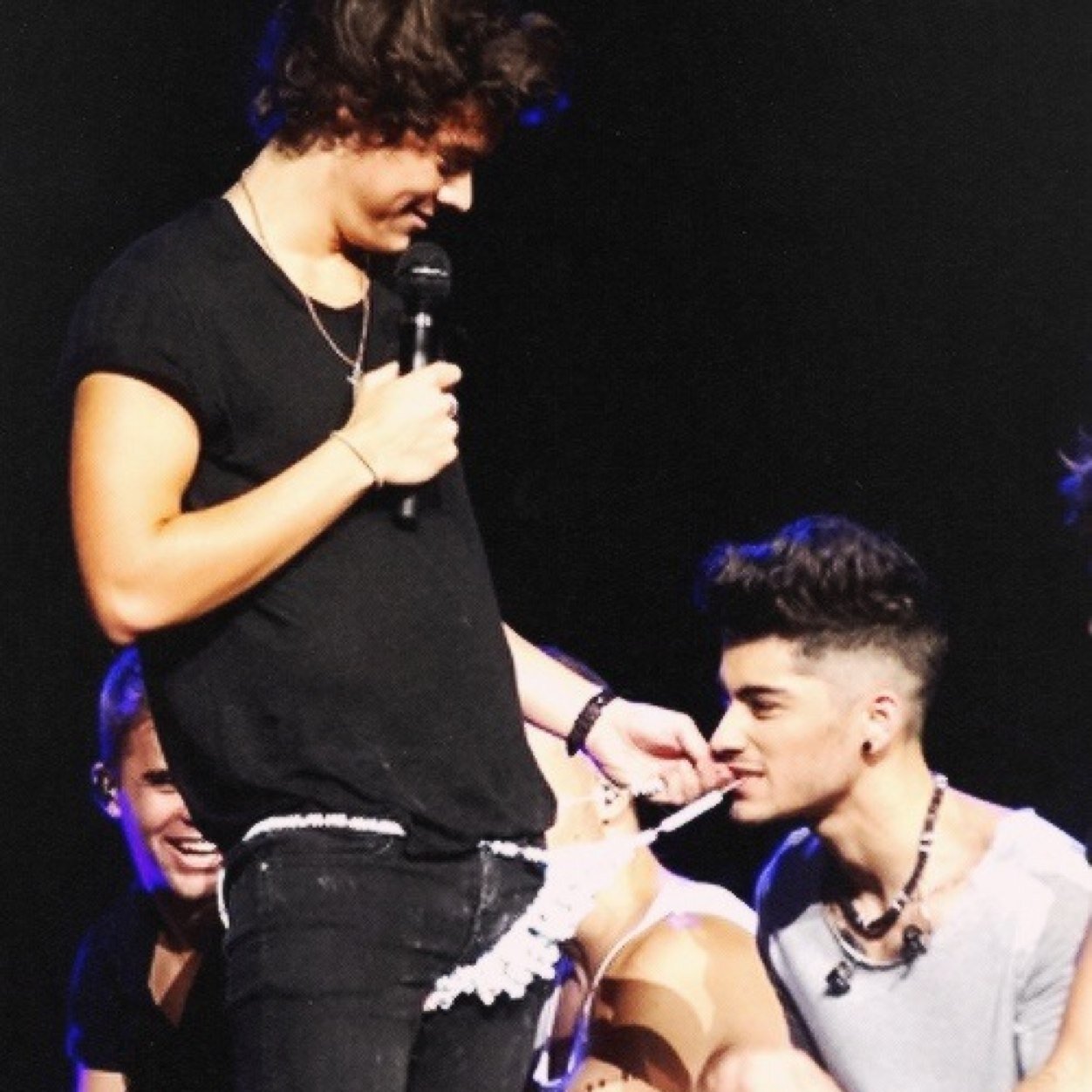 RETWEET IF YOU USE ANY HEADERS. I would appreciate it! SPREAD THE WORD! Love you fanatics! :) xx BEAU FOLLOWS