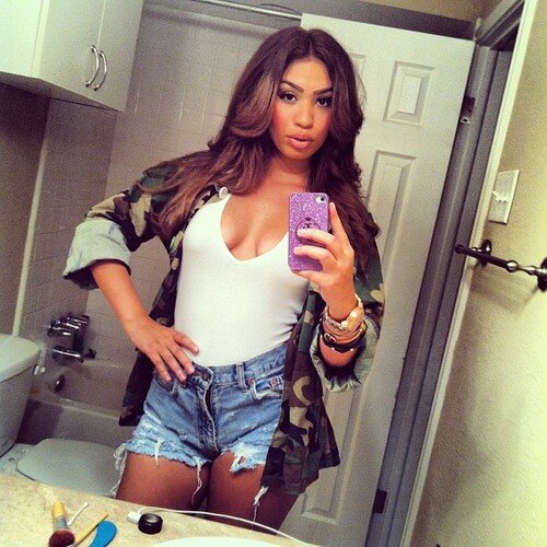 LindseyMarsal's profile picture. Never ever trust a player. Because you'll be broken and they'll be gone to the next one.