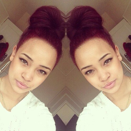 EmaStraetje's profile picture. If his ex is still calling him, it's because she's still getting an answer.