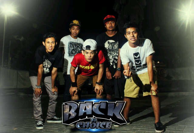 We are Band POPPUNK GAUL GILAK|@pala_widiantara @DjiwaPodol @aribhujawan @marlon_eka|endorse: @Nervous_Bali @cmcs_yummy| Booking : 085792124637 / pin : 2987699A