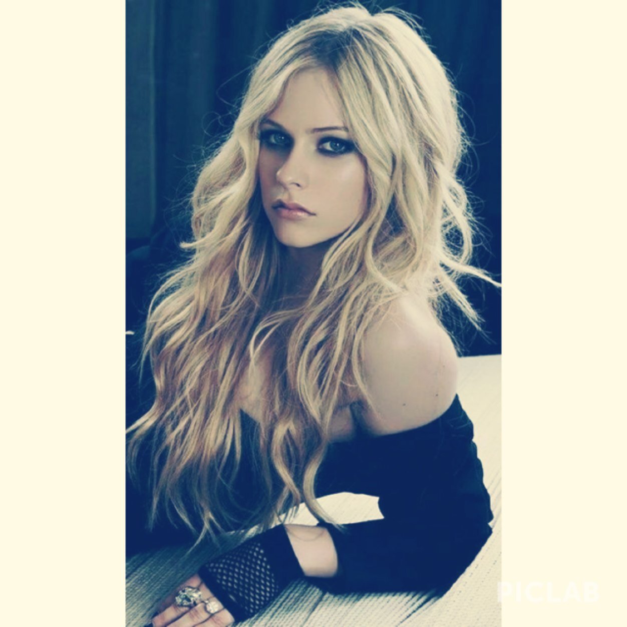 Avril Lavigne I Will Meet Avril On 17th of February ROCK N ROLL!!!