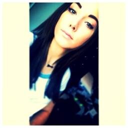 This is not the real Hailie scott. This is just a fanpage. Follow me and I follow back :)