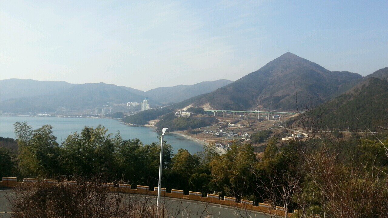 한국어, 일본어 둘 다 가능합니다. 어느말이든 자유롭게 말걸어 주세요. 약간의 영어도 가능합니다.
韓国語、日本語ができます。どちらの語でも自由に話しかけてください。英語も少しできます。
I can speak Korean, Japanese and a little English.