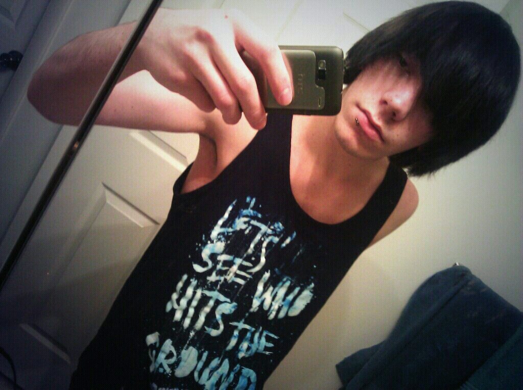 Started a new account :D follow me back :3 †Bands †Music †SexXx †Bi †Pokémon †Yu-Gi-Oh!cards †Anime †ImNotABoyImACat†