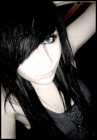 I'm Jess,16,Bisexual,Single,Emo,Skater,BMTH,Cuddles:3,Pandas, Talk to me I don't bite.....