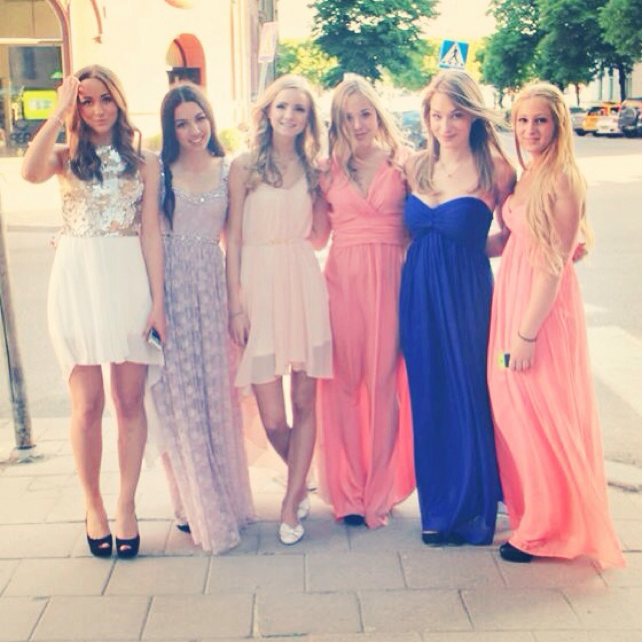 juliaisacson's profile picture. 