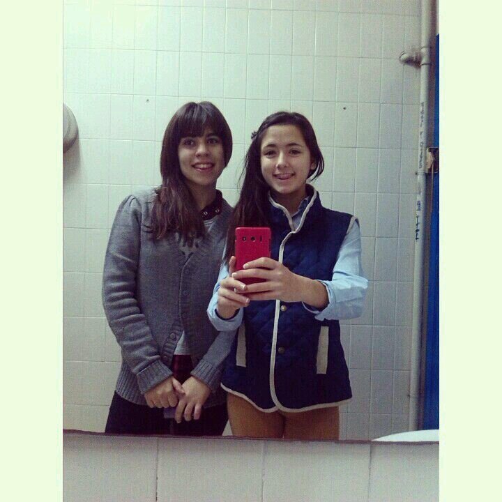 98.Estudiante del Illa de Tambo.Futura fotógrafa.Mis amigas lo mejor.Si desde siempre y si para siempre,15/10