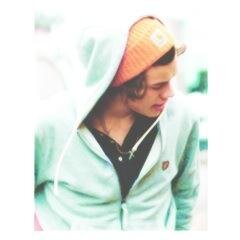 He stepped down, trying not to look long at her, as if she were the sun, yet he saw her, like the sun, even without looking- Wuthering Heights ❤ directioner ❤