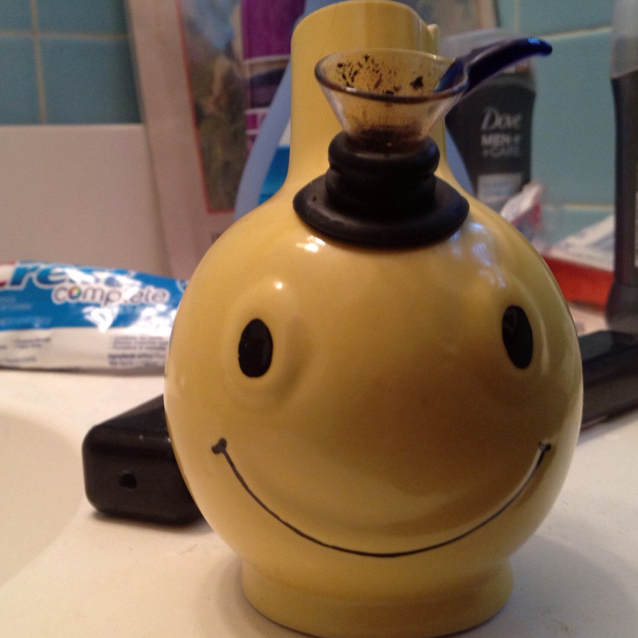 Smileyjr420's profile picture. Sometimes it's important to just say fuck it, and light up. #stonerfam