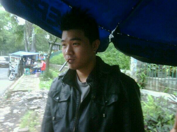 EdhiSimon's profile picture. must be better