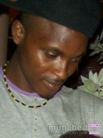 theplot411's profile picture. 