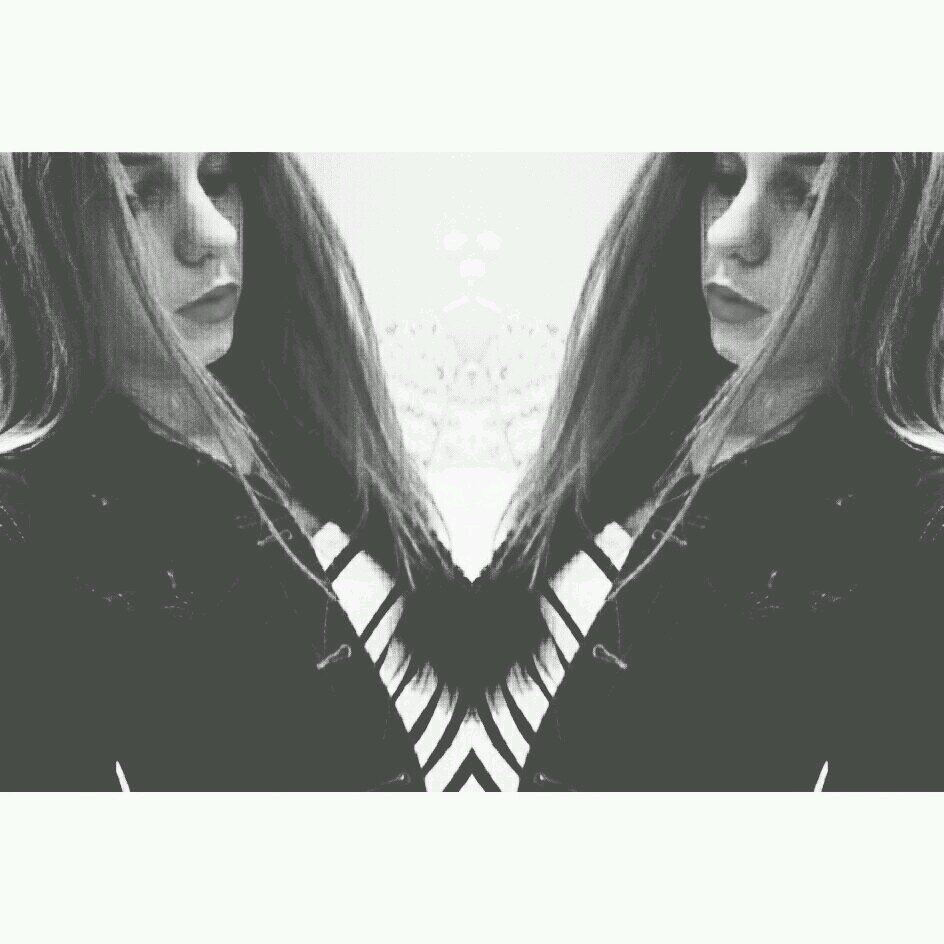 16 / Opleiding Verpleegkundige / Today is where your book begins, the rest is still unwritten // hey, i love you x @xxMelanie010 //