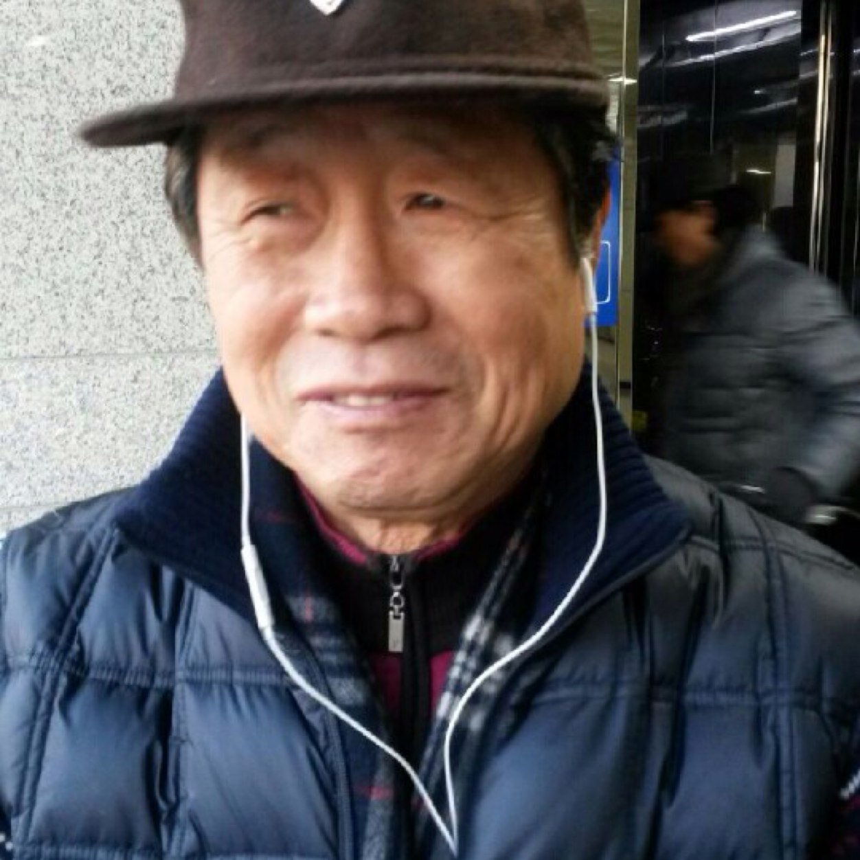 tshanyp21's profile picture. 민족끼리 쌀을 나누어 먹을 수 있는 주권회복의 날을 고대하며 여행경비를 마련하느라 힘들게 살아가고 있는 傘壽문턱의 늙은 청년이랍니다 모란봉과 개마고원도 백두산도 가보고 싶고 압록강을 건너 대륙횡단철도를 타고 Cabo da Roca까지 가보고 싶다