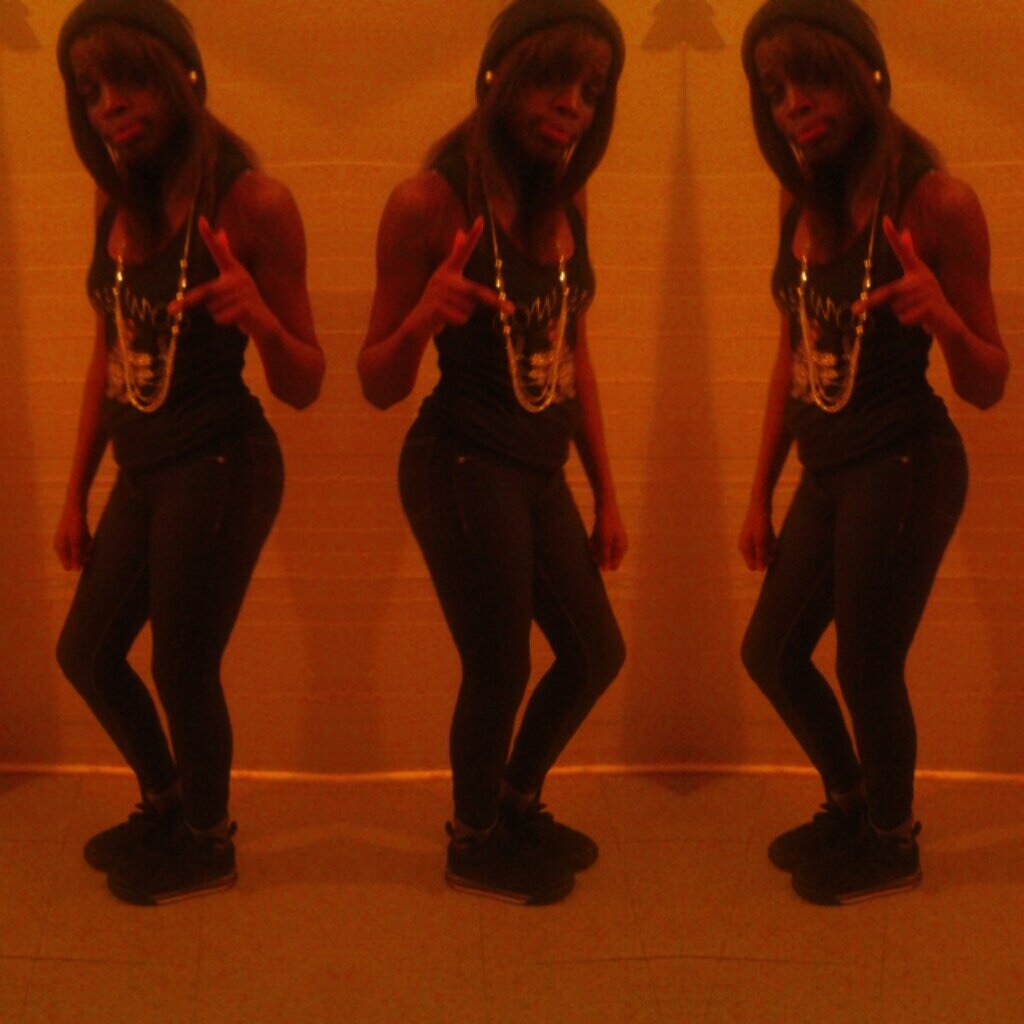 Wassup ? NeverMind A Bio!!! Add My Facebook: Fantasia Duncan Kik Me: loud_cat Thank Yah.