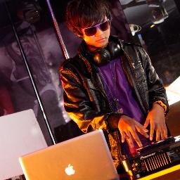 I'm a simple boy ... Like photograph , fashion , technology , And music. Owner Online shop @DJ_shop_