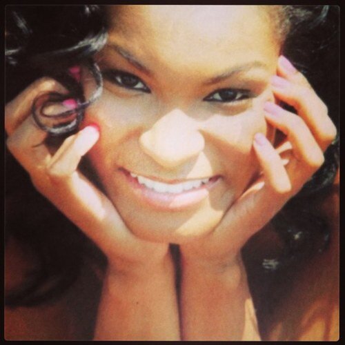 #ChildOfGod | 23 | Educated | Singer | Quoter | Wife = Brand | ★Give a girl the right shoes & she can conquer the world★