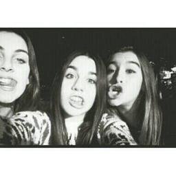 ESTE DESASTRE DE PERSONA TE AMA.                             Seguidmeeeee 3 3 3