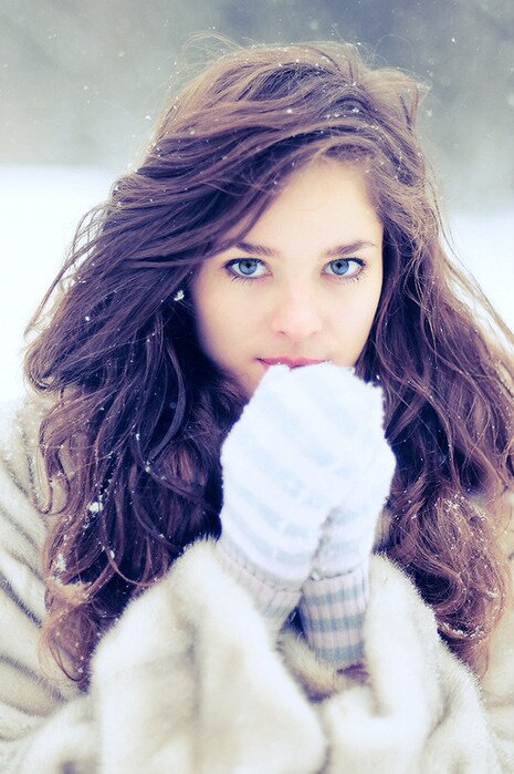 I am a teenage girl and I love twitter, this world and all people. I tweet about the things I love and feel.