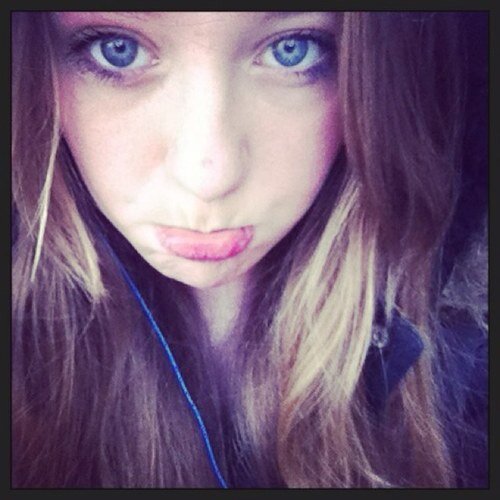 ღ Gone for a while... Back with a smile. Usually a good girl in my other account, but this is where I let my hair down… ღ