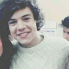hey bby I just gave u a free follow so it would mean a lot if u could follow @zaynsqt ily :) x
