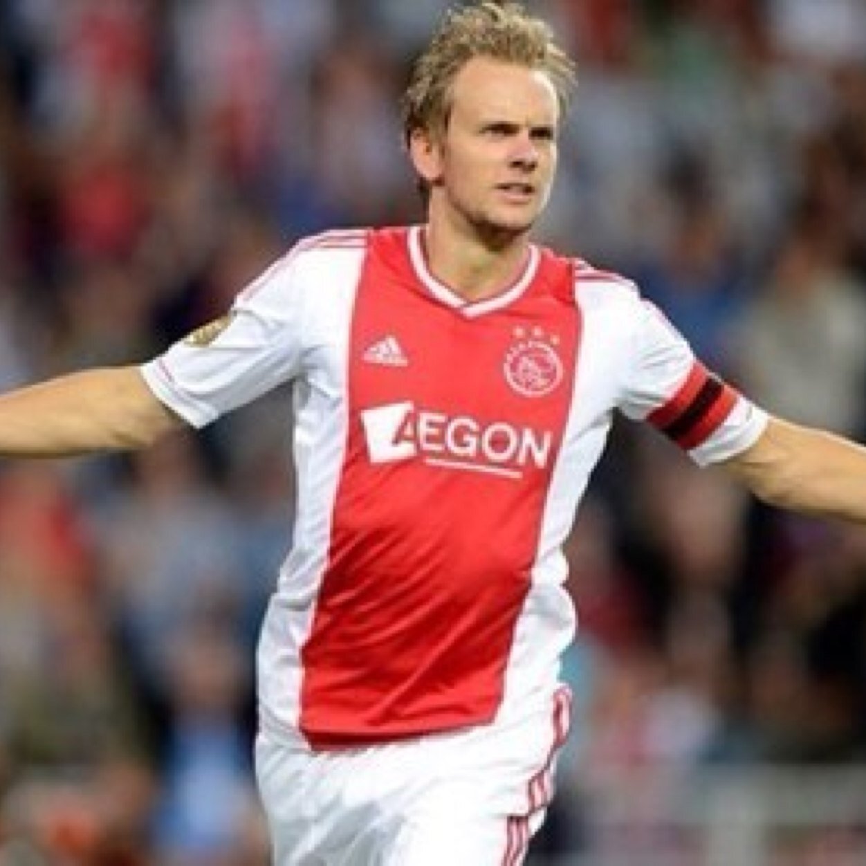 Officeel Siem de Jong fan page! Nr 10 Bij Ajax en geboren op 28 Januari 1989. @CillessenFans_ @RiedewaldFans_ @MoisanderFans_