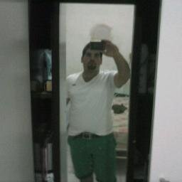 Playboyzim? Que nada sou apenas aquele com um estilo suficiente pra andar na moda~~'  Mala? éo caraio!!  ; eu sou Fod4 --'