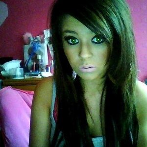 simonds_j's profile picture. loves rihanna and katy perry