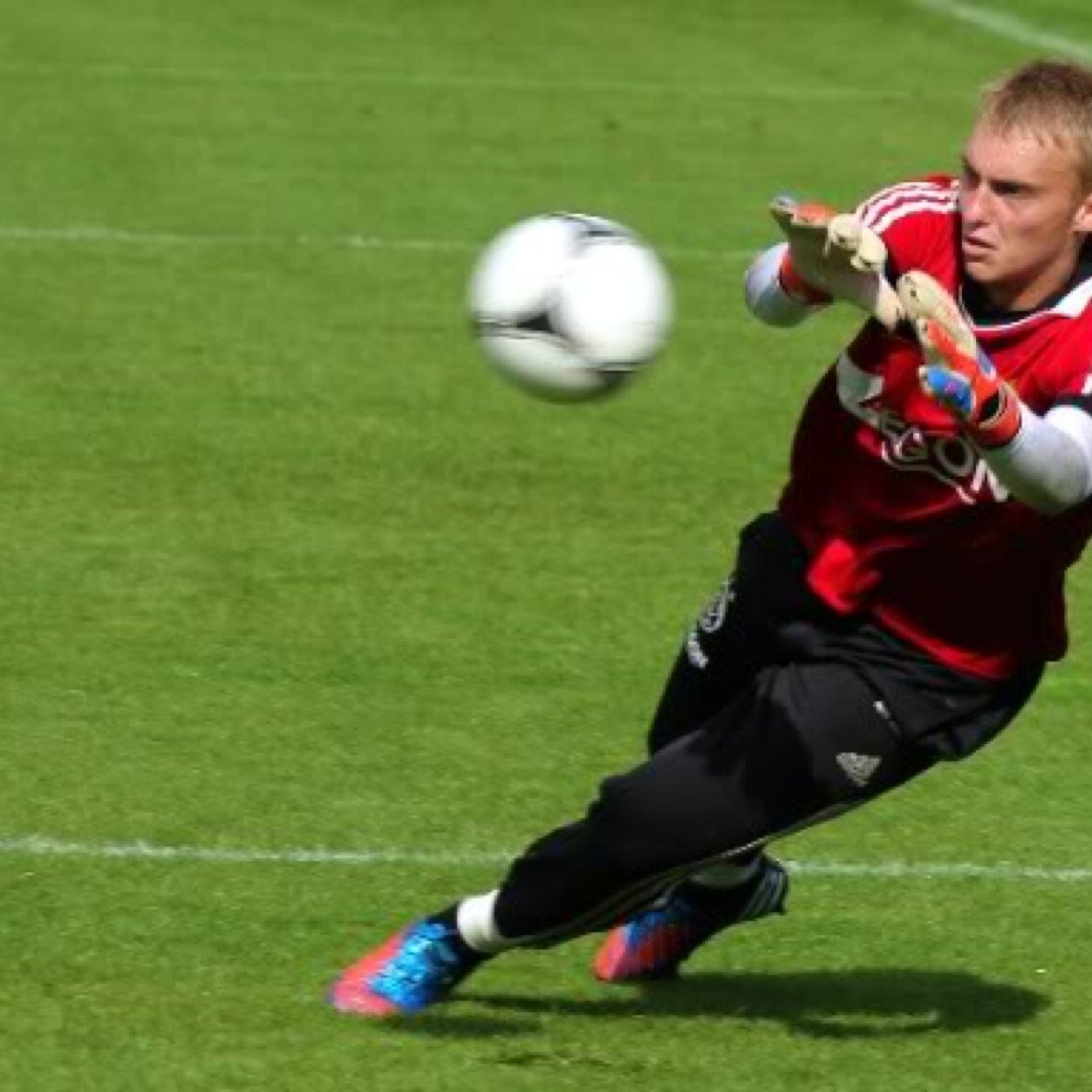 Officeel Jasper Cillessen Fan Page! Geboren op 22 April 1989. @SiemdeJongFans_ @RiedewaldFans_ @MoisanderFans_