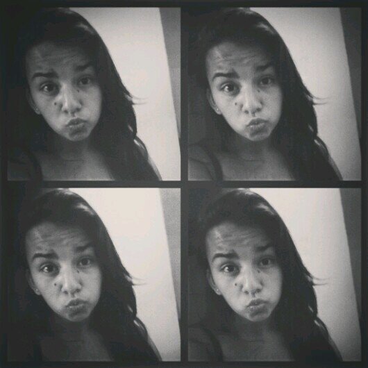 Feliz da vida sorrindo a toa só vibrando amor e paz ♪♪