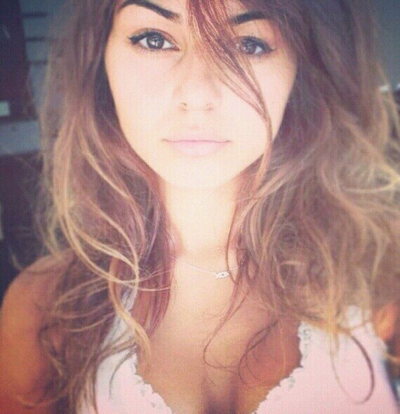 Toute nouvelle sur twitter alors follow moi! Je follow back!                          Frenchgirl. Paris - Genève.