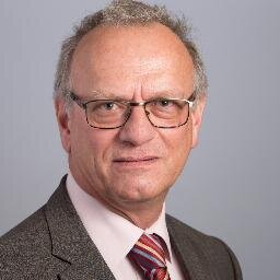 gepensioneerd algemeen directeur bij DJI, echtgenoot, vader, opa en gitarist. Daarnaast zuurlinks, hoog opgeleid,atheteist deugneus en elitair. 🤣