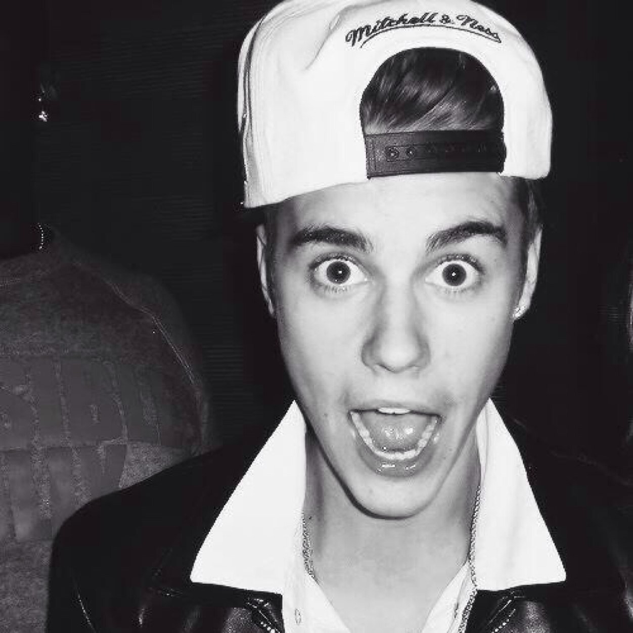Justin Bieber is my idol. Bieber Obsessed. 10•19•13 The day I met JB. WE'LL NEVER LEAVE YOU