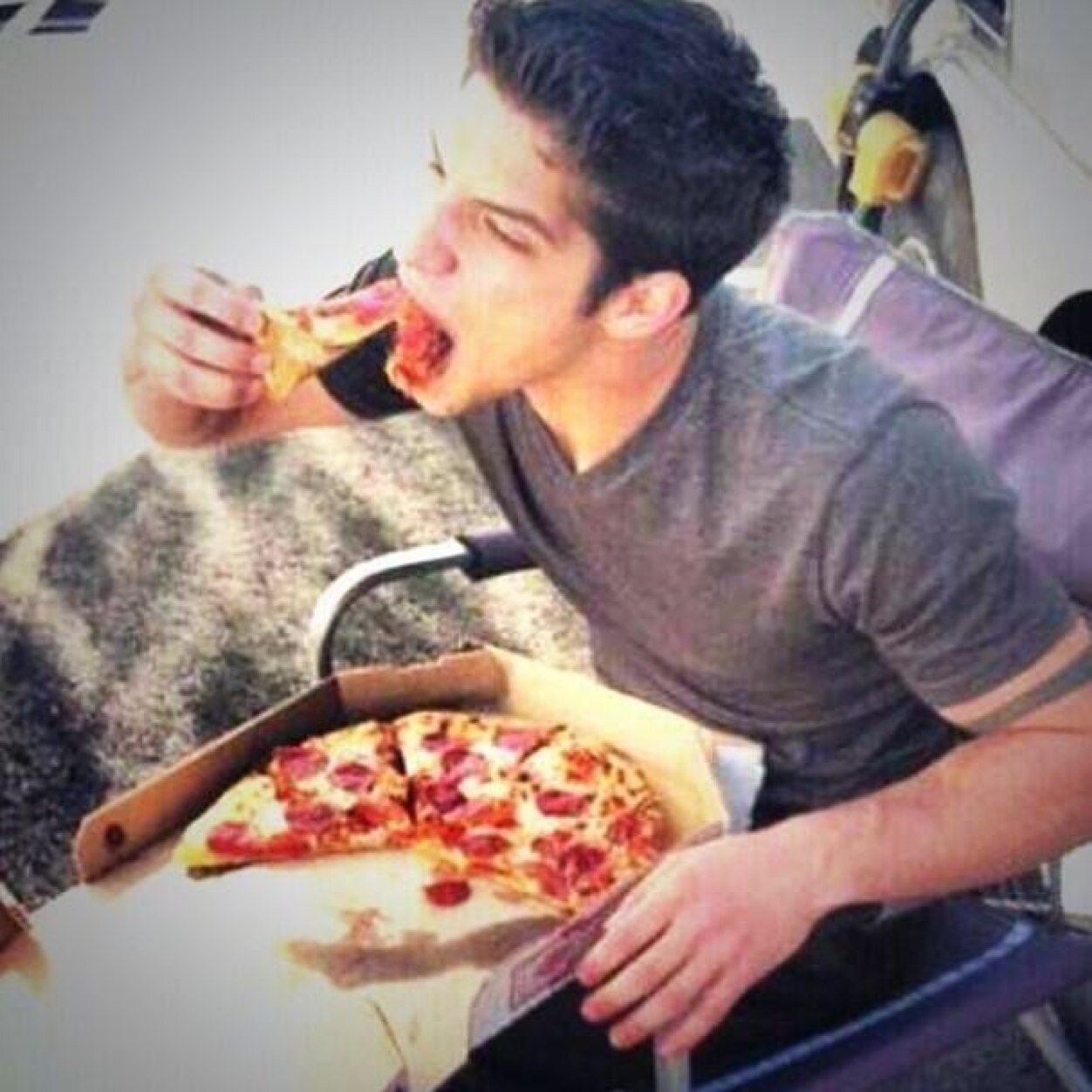 Fadedfalse's profile picture. Im addicted to porn and m00fake sorta.