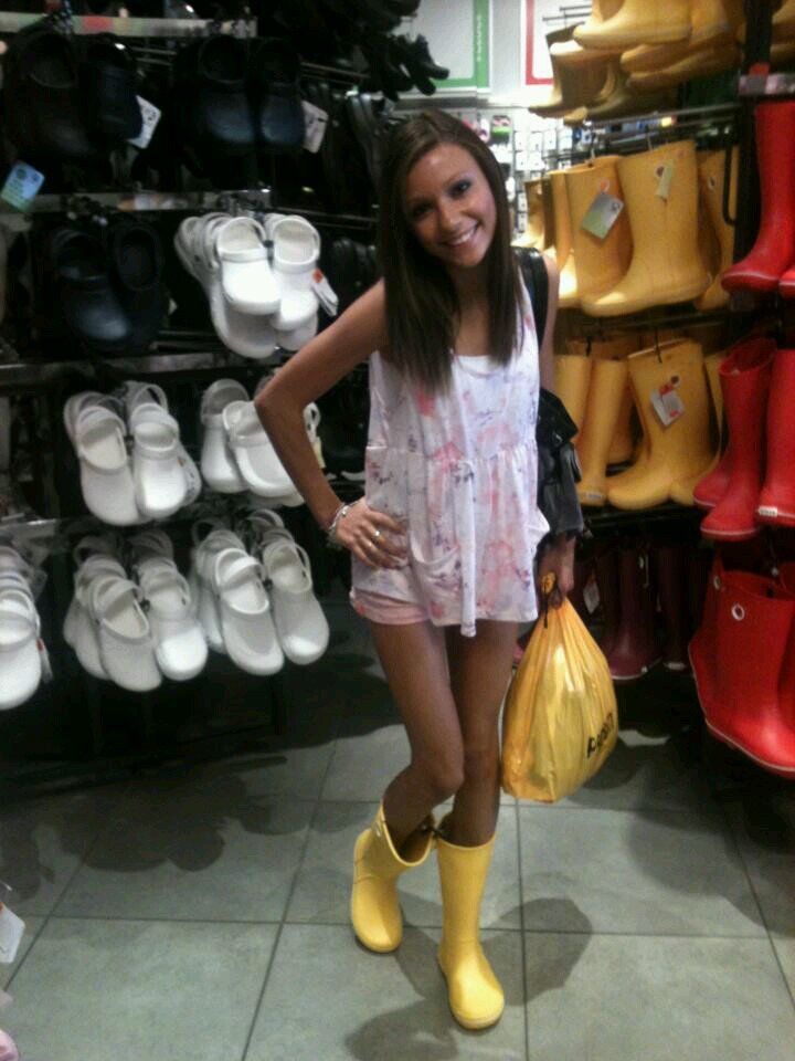 AnaGaray143's profile picture. La vida es un suspiro que se escapa entre los dedos.