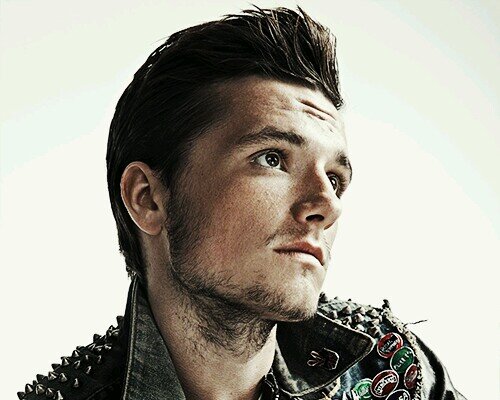 || Bryan Venour || Fotografo a ratos || 23 años || De NY || Brujo  || Vampiro Maldito || (RP Libre)