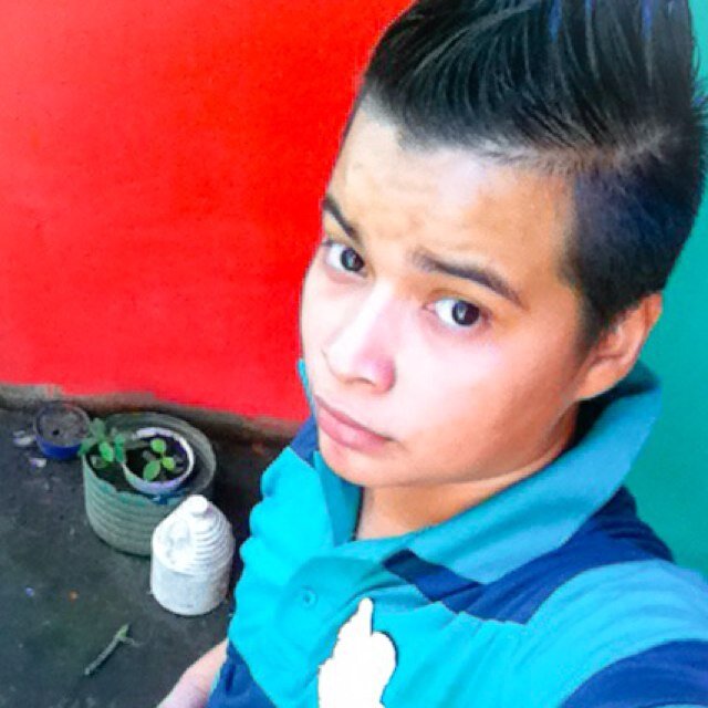 totalmente sociable me gusta mucho el futbol y sobre todo los automoviles estudio 2do año de bachillerato general..  FOLLOW ME AND FOLLOW YOU pin:2A9DC2F4 ☺