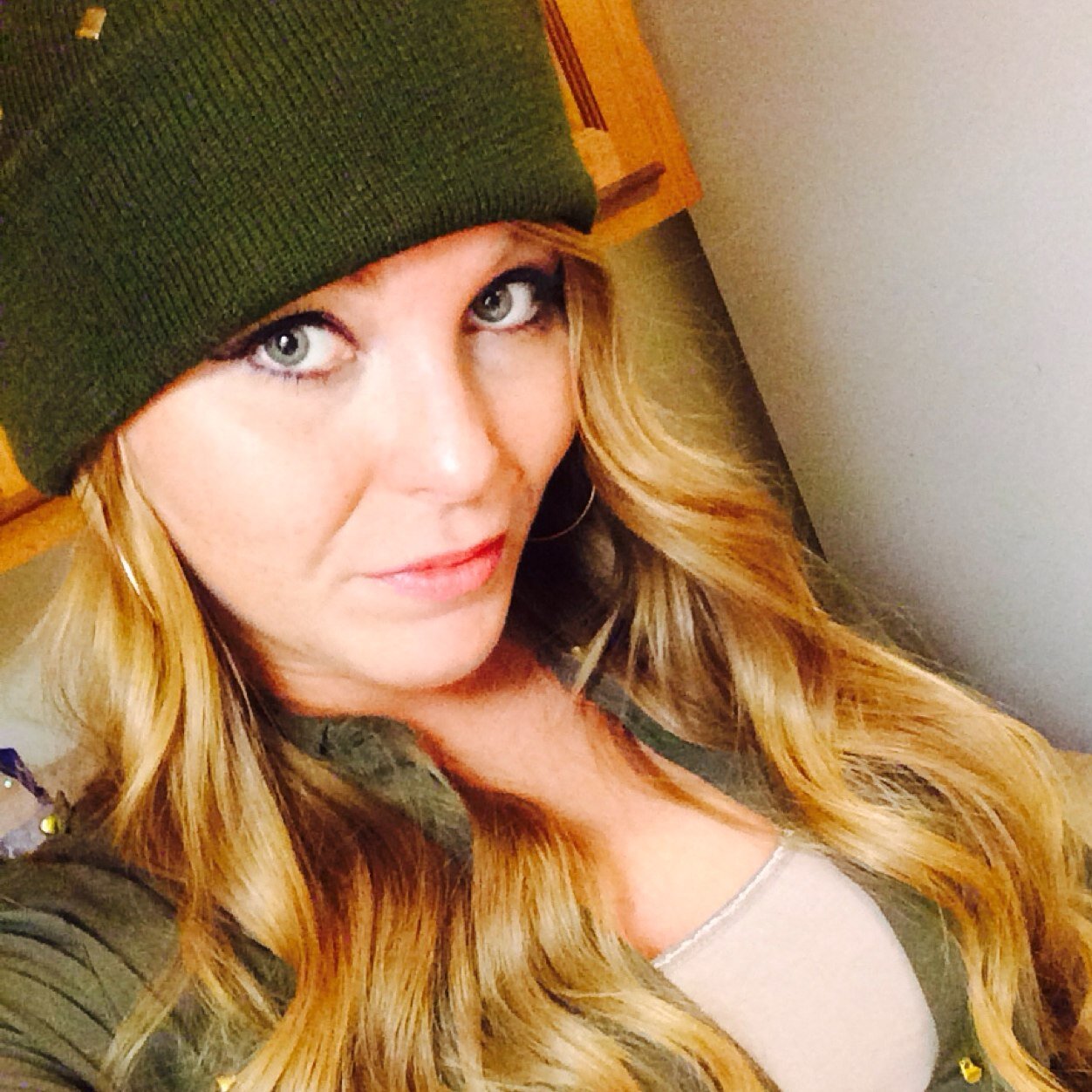 SummBodE's profile picture. The true #HolidaySeason. 
A professional $ chaser, occasional freestyler, & avid entertainer. Im [[Livin.On.Summer.Time]] daily & suggest u get #LOST too.. ;)