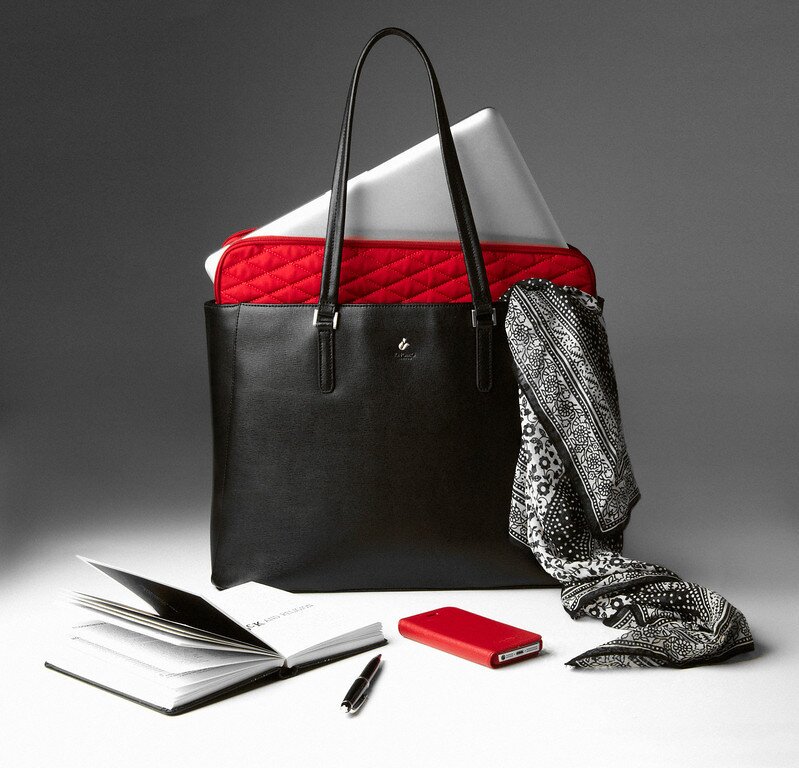 Buy Online Designer Bags and Techcessories!
