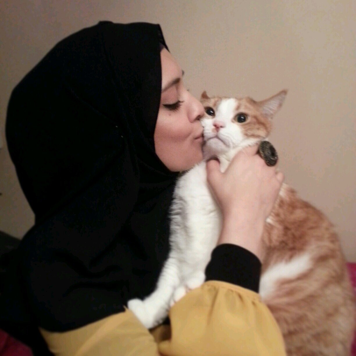 aminalikescake's profile picture. We're different and the same ♡