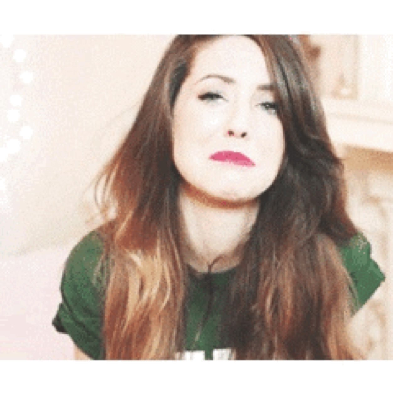 Pro fangirl over youtubers. I like Pandas, makeup, and video games!