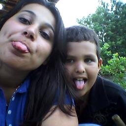 Catolica Apostolica Romana. 16 anos, ciumenta, boba, legal, moleca, desastrada,Palmerense, Fã da CL... aaah para de ler e segue ae vai :) beijo