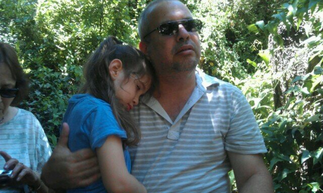 ziveyal's profile picture. קפה שחור, ג'יימסון ומרפסת.
הסדר לא משנה