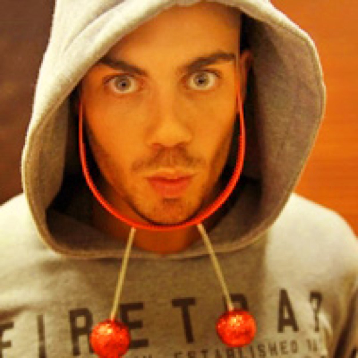 VitoriaGeorgeTW's profile picture. fã dos flopados que brilham no escuro - TW ❤️❤️❤️